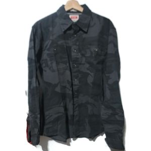 Men Wrangler Camouflage long sleeve shirt size M